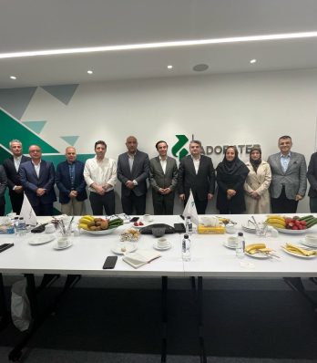 برگزاری نشست مشترک انجمن داروسازان تهران و شرکت آدوراطب با محوریت بهبود تعاملات با داروخانه‌ها